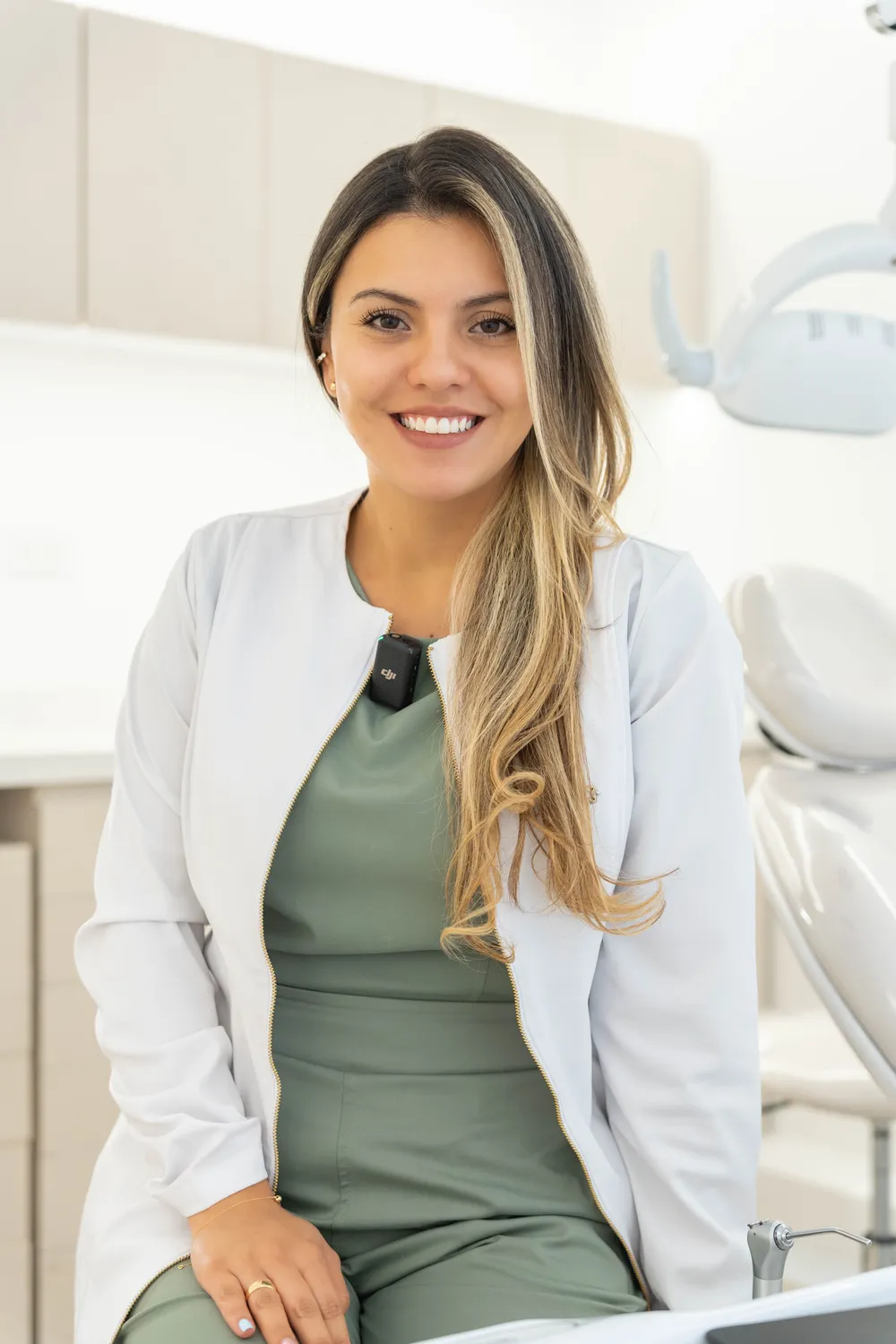 Dra. Laura Camelo, odontóloga especialista en estética dental y diseño de sonrisa en Bogotá, Colombia